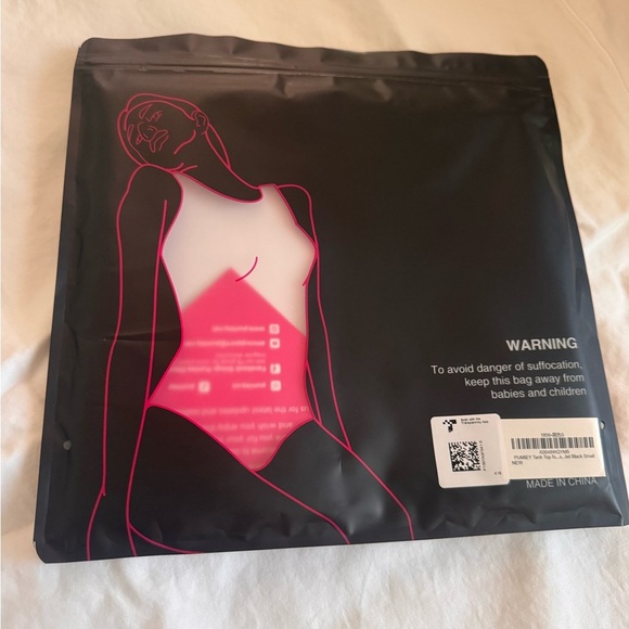 Pumiey Black Tank Top - Picture 4 of 4